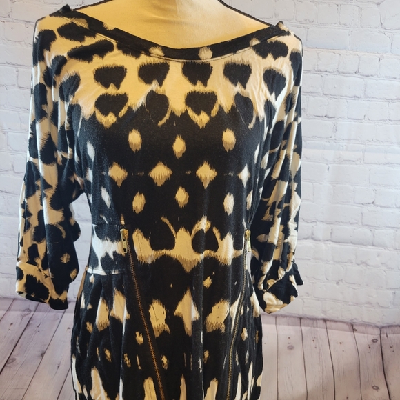 Pyramid Collection Animal Print Mini Dress - Picture 2 of 5